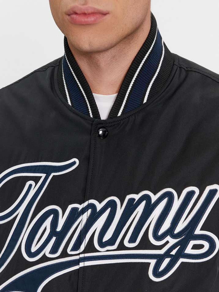 Tommy Jeans pánska bunda čierna s bielymi rukávmi