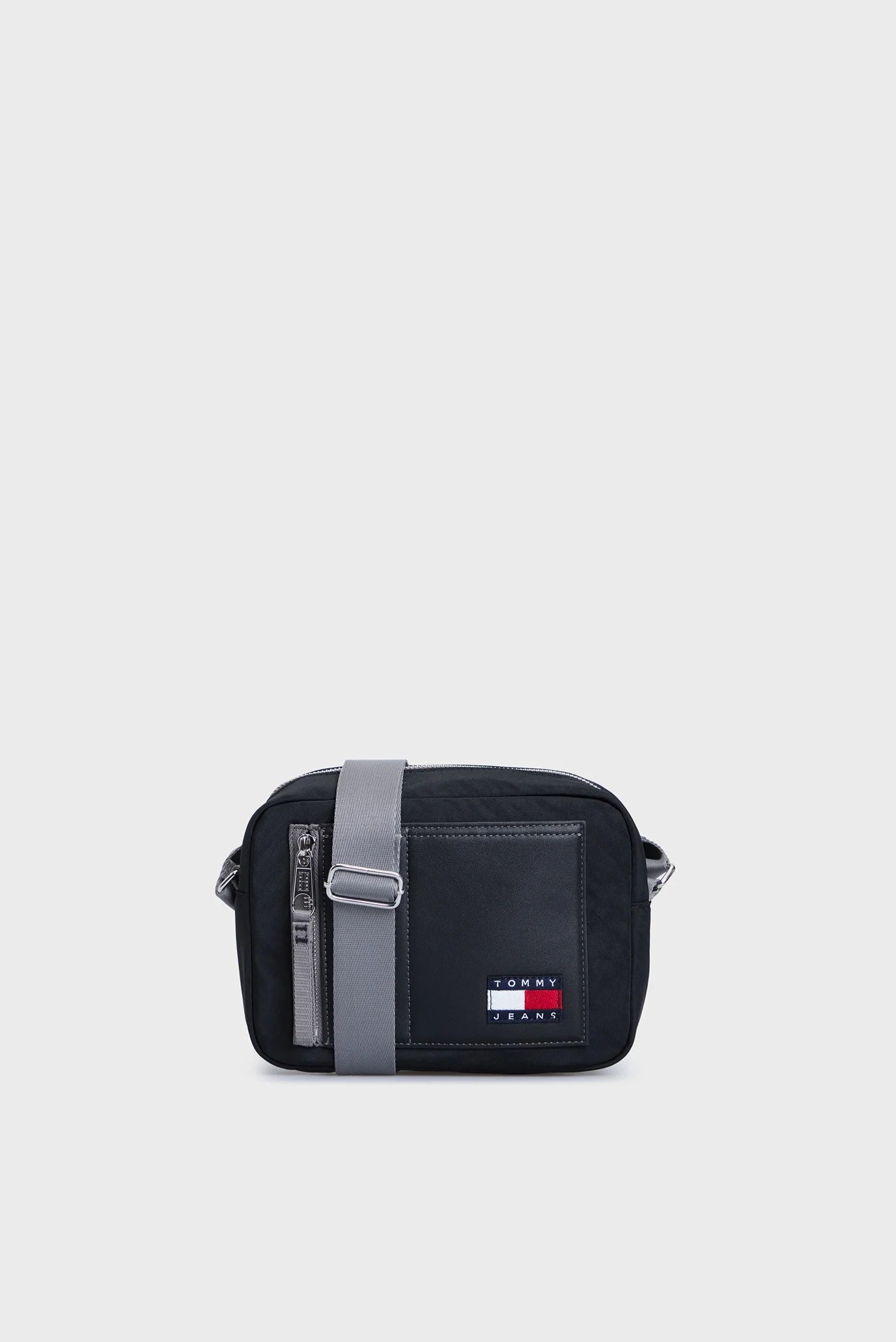 Tommy Jeans pánska taška TJM Surplus Camera Bag čierna