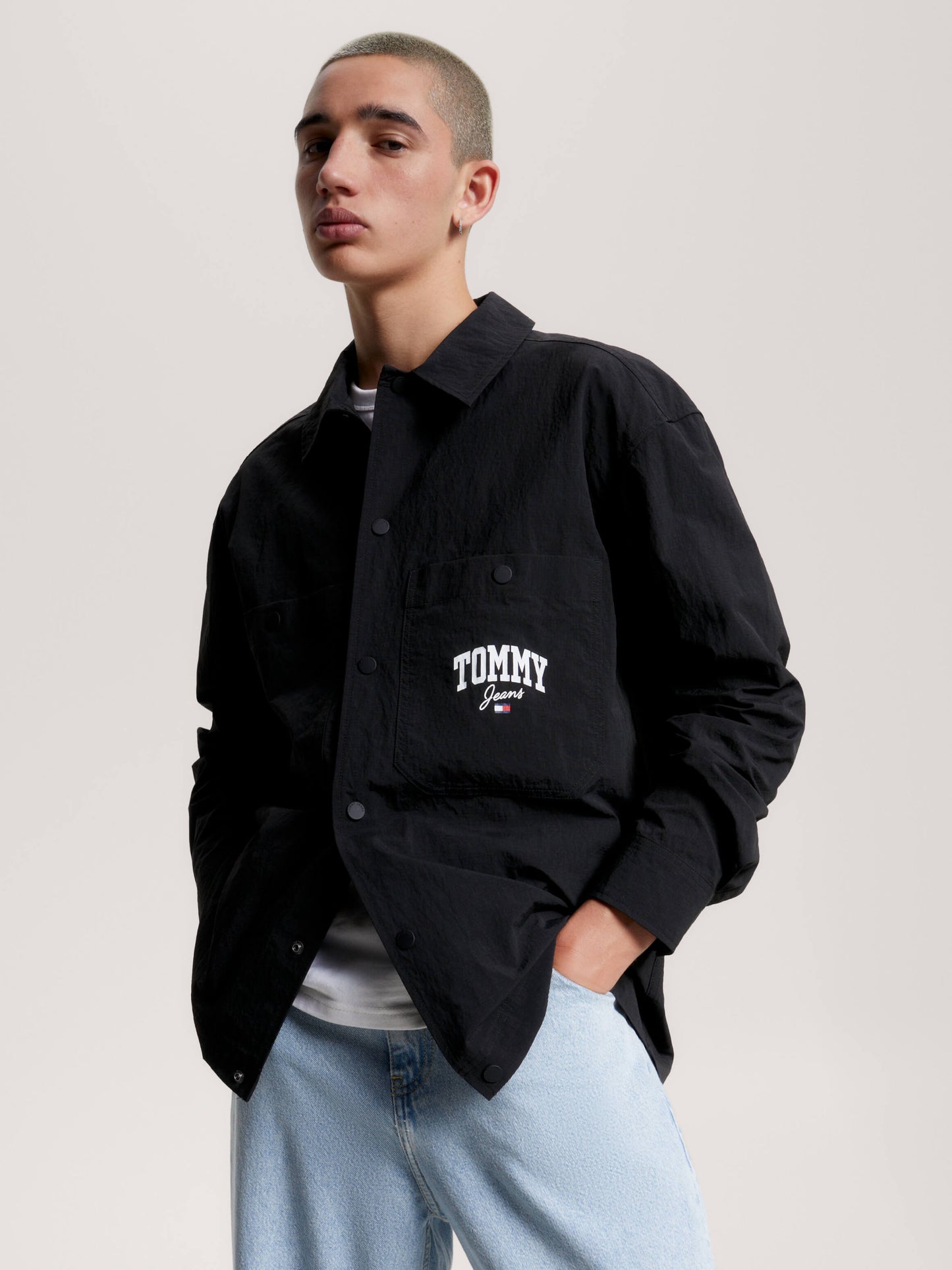 Tommy Jeans pánska tenká college bunda čierna