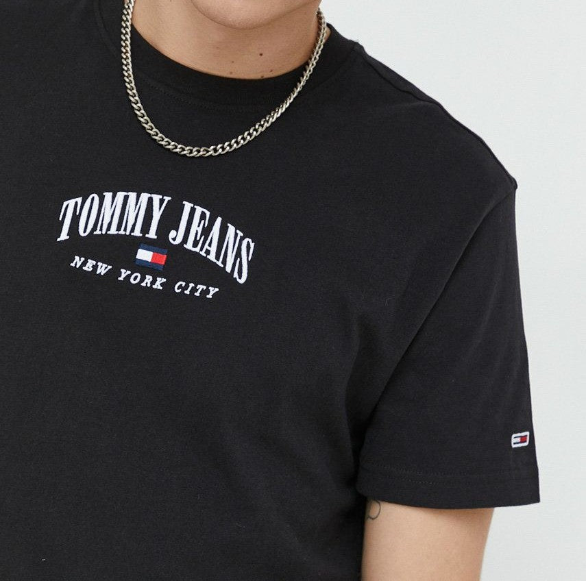 Tommy Jeans pánske tričko TJM CLSC Small Varsity čierne