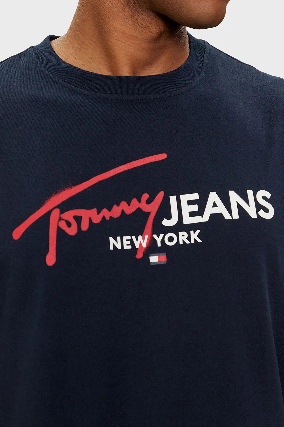 Tommy Jeans pánske tričko TJM Reg Spray Pop Colour tmavomodré